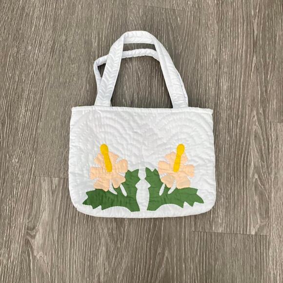 Other Handbags - Handmade quilted floral purse